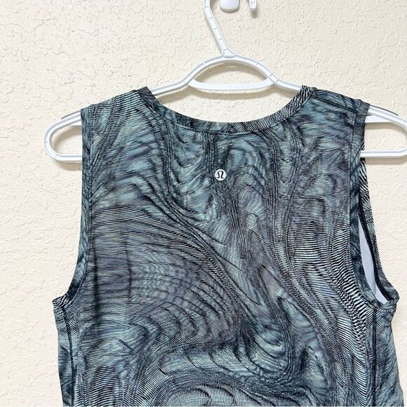 Lululemon Sleeveless High Neck Split Hem Run Tank Top Swirl Green 8/10 - Picture 4 of 5